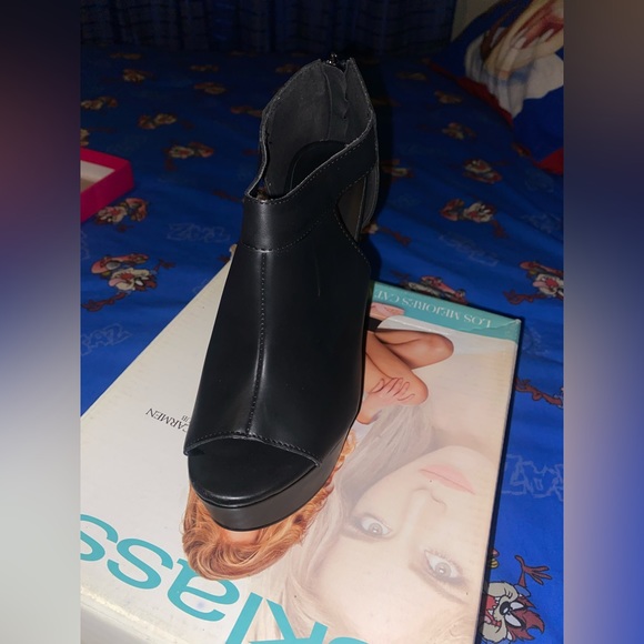 Black bootie heels - Picture 4 of 6